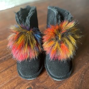 Women's Bearpaw Suede Neverwet Pom Pom boots. (NWOT)